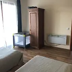 Spacious 2 Bed Close To Gondola Апартаменти