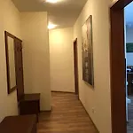 Апартаменти Spacious 2 Bed Close To Gondola