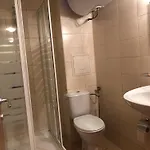 Spacious 2 Bed Close To Gondola Апартаменти