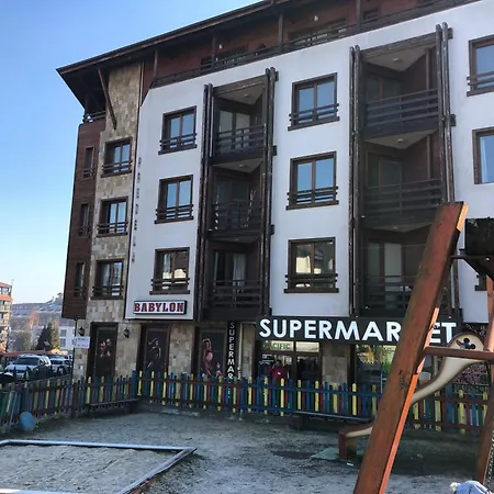 Spacious 2 Bed Close To Gondola Апартаменти *