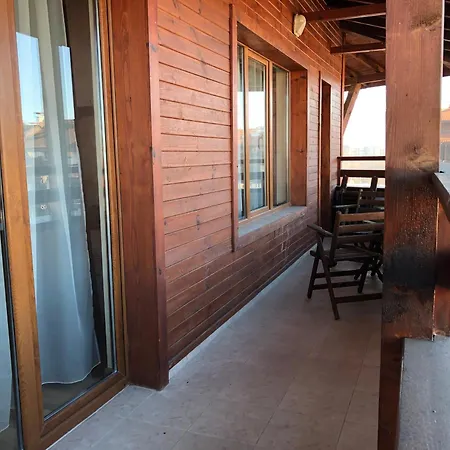 Spacious 2 Bed Close To Gondola