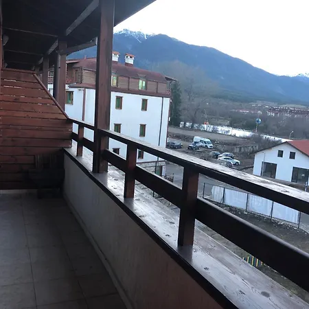 Spacious 2 Bed Close To Gondola Банско