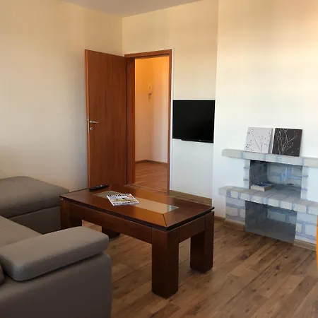 Spacious 2 Bed Close To Gondola