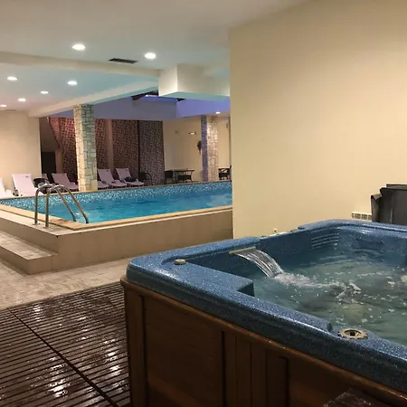 Spacious 2 Bed Close To Gondola