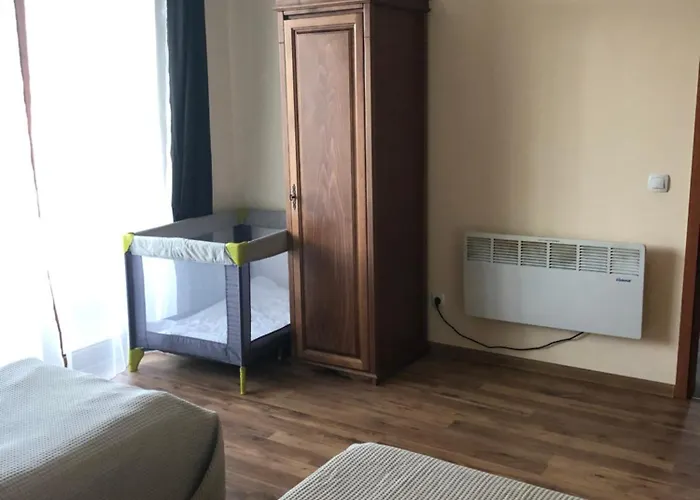 Spacious 2 Bed Close To Gondola アパート