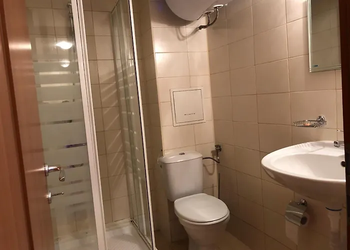 Spacious 2 Bed Close To Gondola Apartman